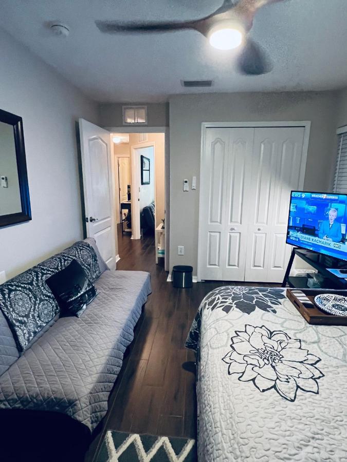 Ruskin Fl Private 2 Bdrm 1 Bath Suite Common Areas Shared With Host And Cat Kültér fotó
